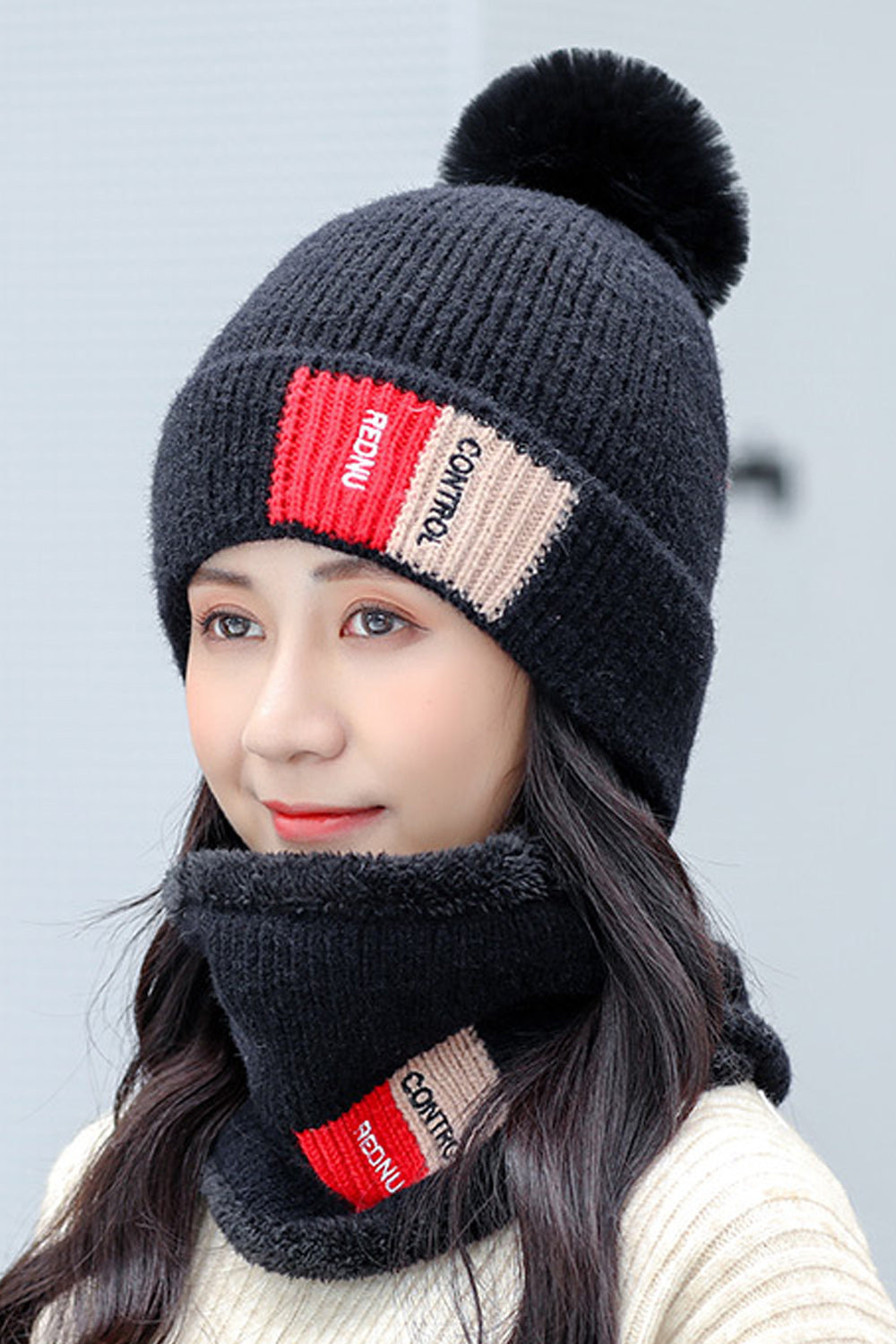 Women Big Hair Ball Attached Beautiful Cozy Knitted Hat