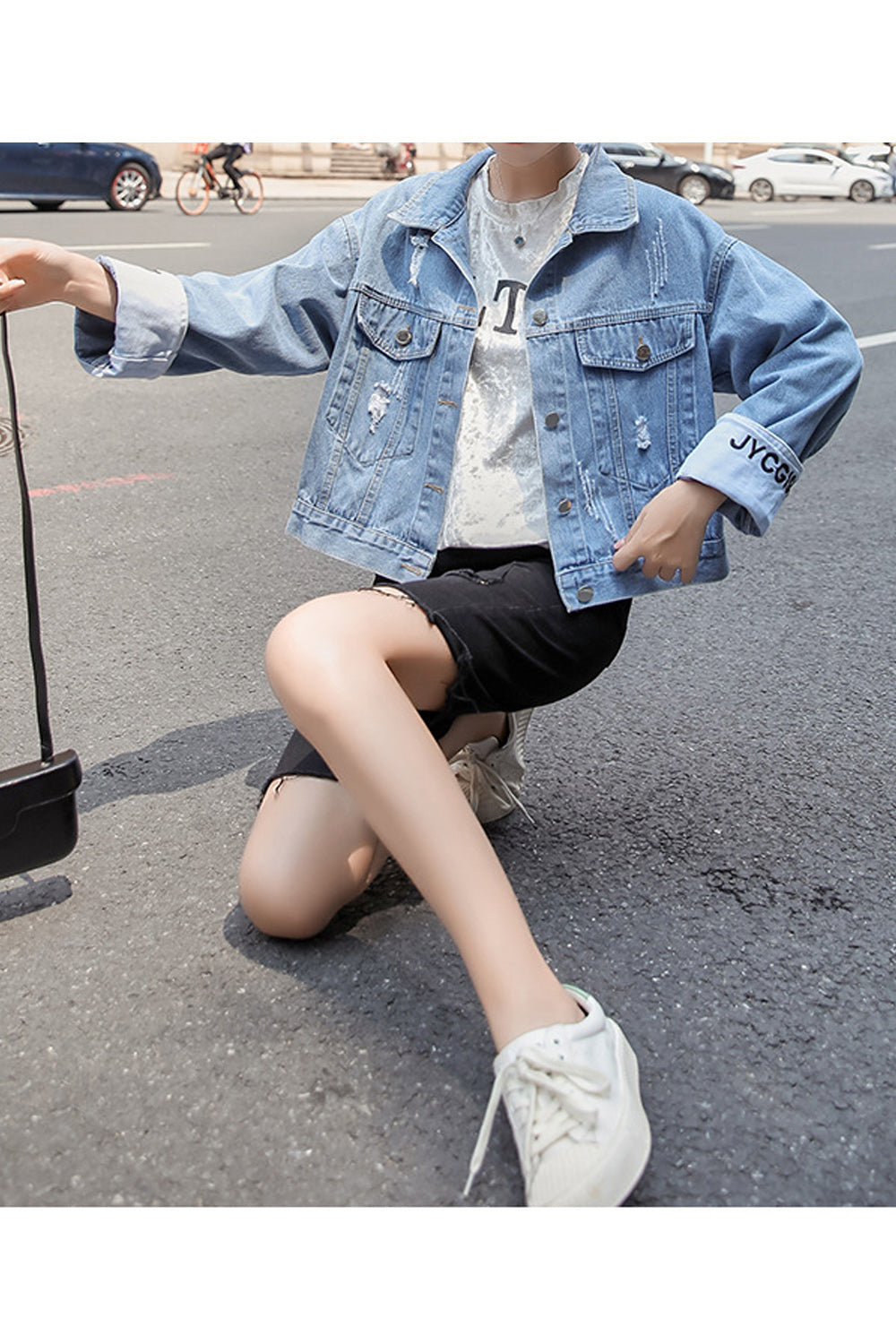 Women Beautiful Collar Neck Pocket Styling Long Sleeve Loose Breathable Trendy Denim Jacket