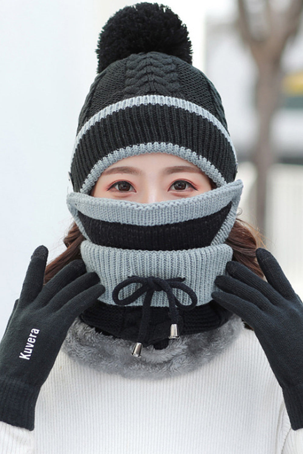 Women Hair Ball Attached Magnificent Solid Pattern Trendy Knitted Hat