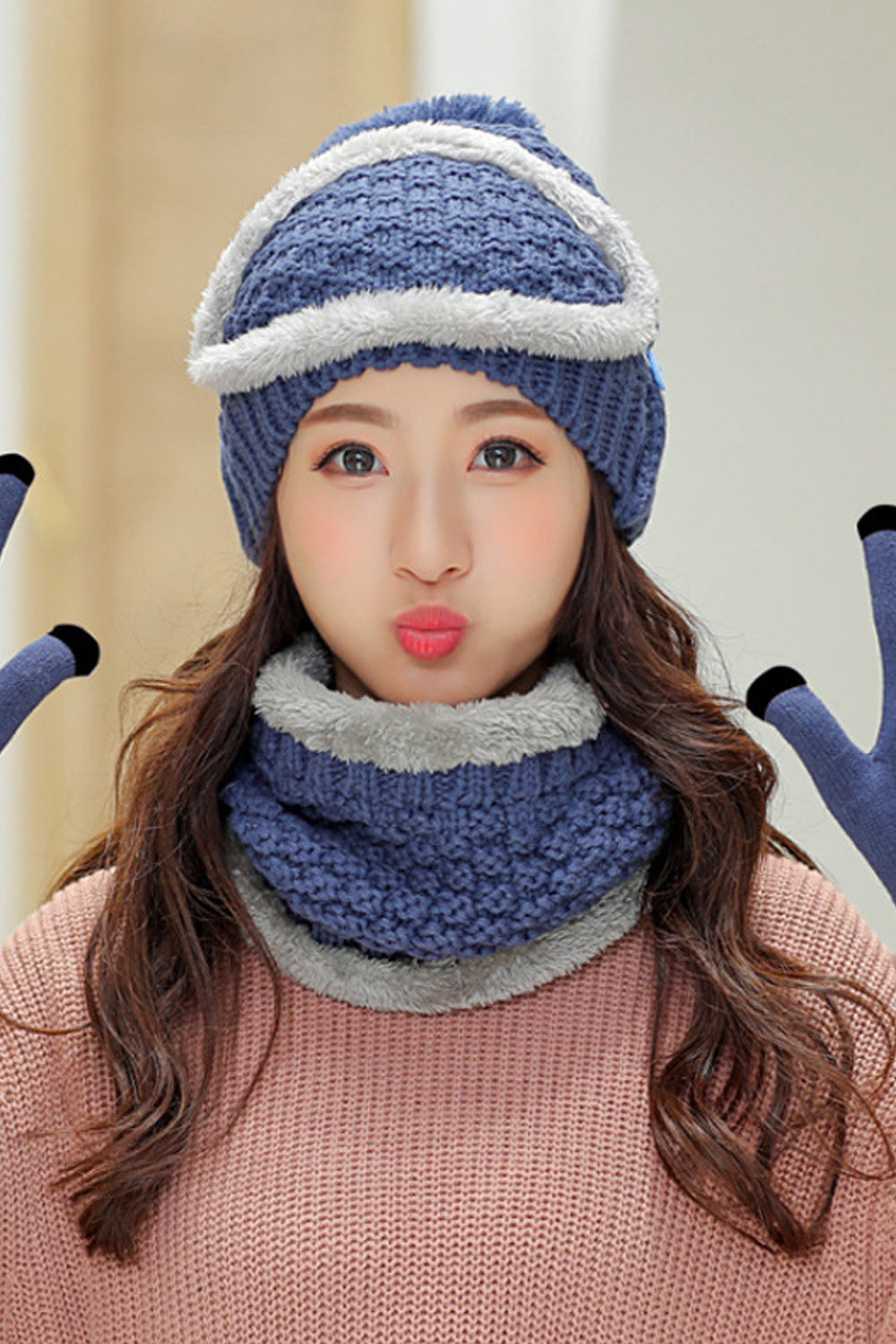 Women Hair Ball Attached Magnificent Solid Pattern Trendy Knitted Hat