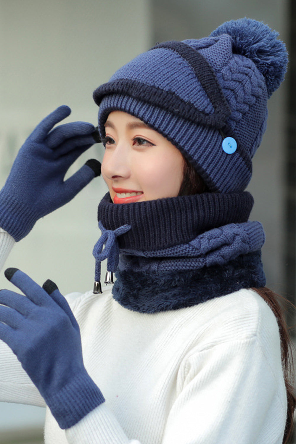 Women Hair Ball Attached Magnificent Solid Pattern Trendy Knitted Hat