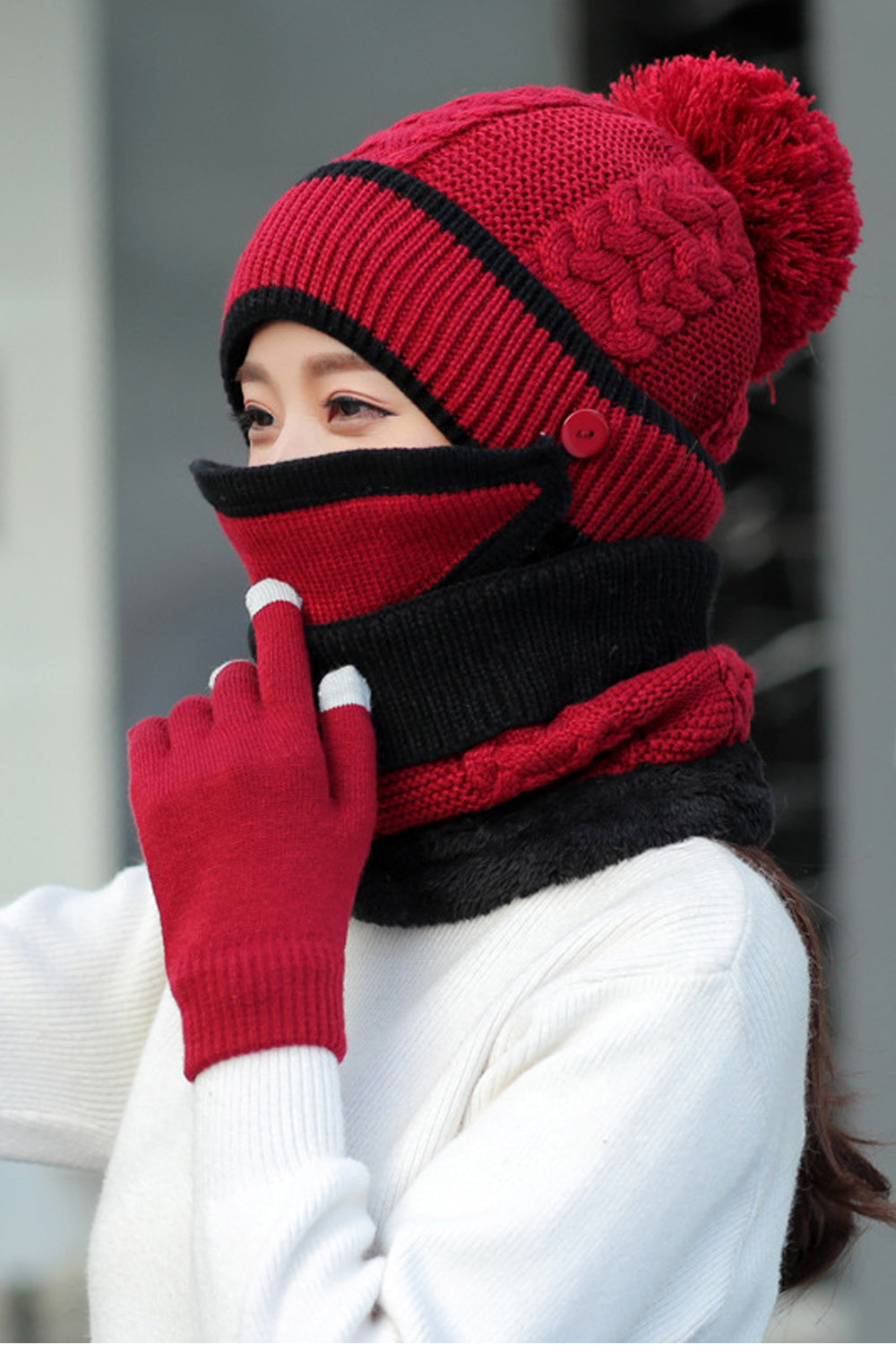 Women Hair Ball Attached Magnificent Solid Pattern Trendy Knitted Hat