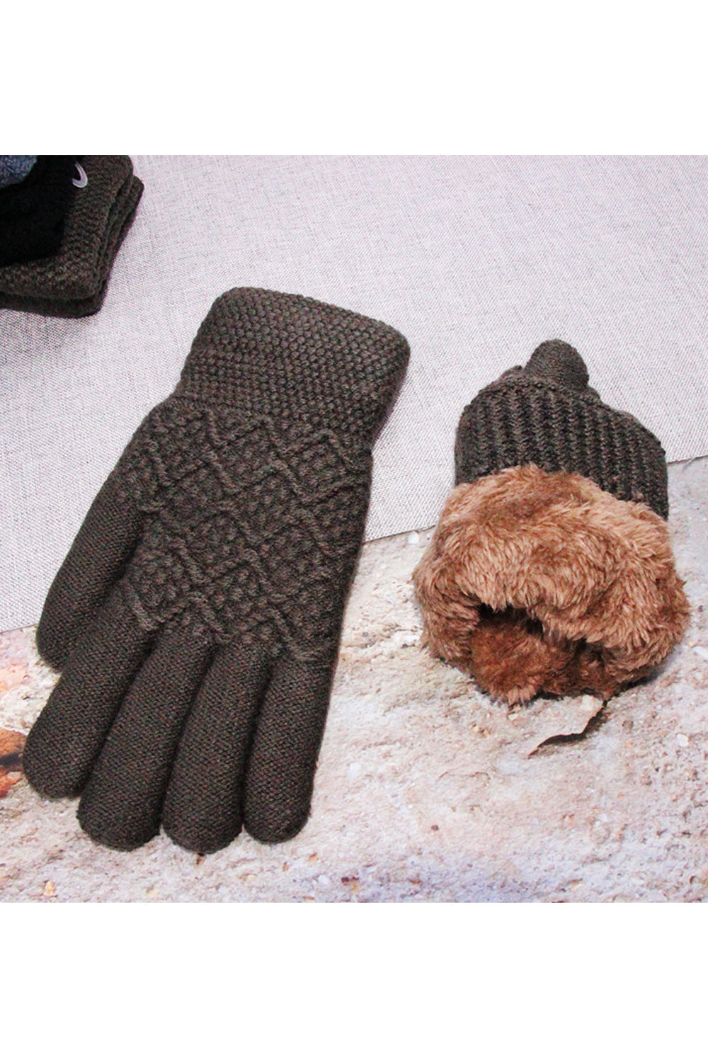 Women Magnificent Solid Pattern Comfortable & Stylish Winter Warm Knitted Gloves