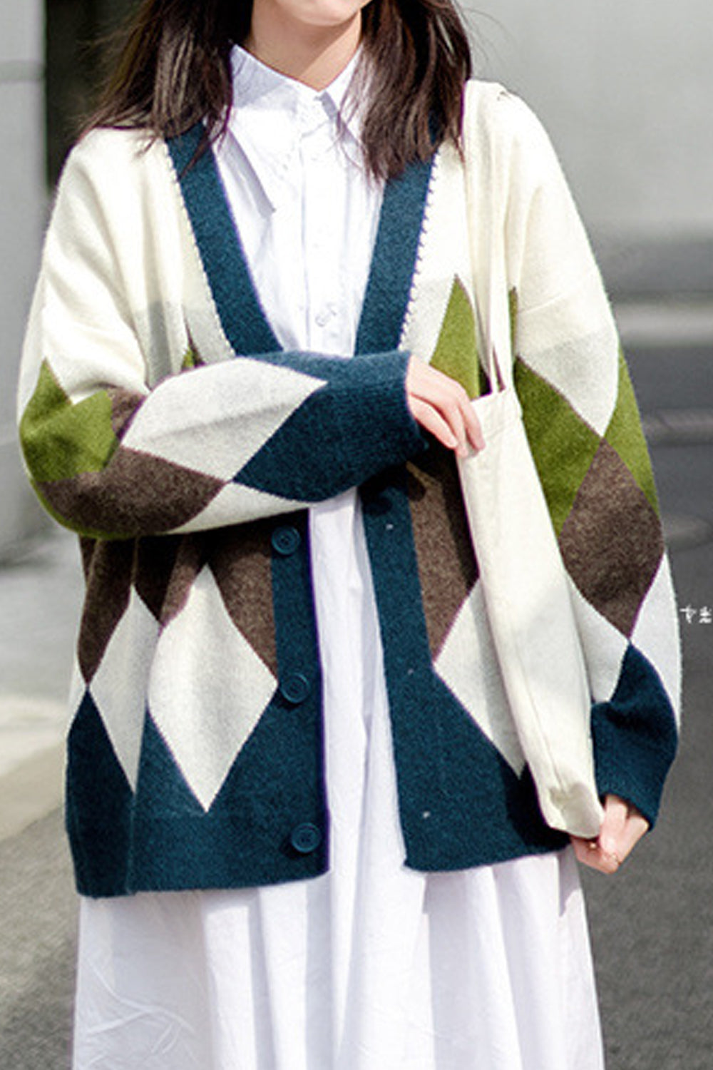 Women Comfortable Deep V-Neck Styled Long Sleeve Superb Diamond Pattern Weekend Cardigan