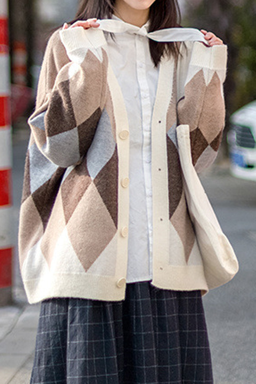 Women Comfortable Deep V-Neck Styled Long Sleeve Superb Diamond Pattern Weekend Cardigan