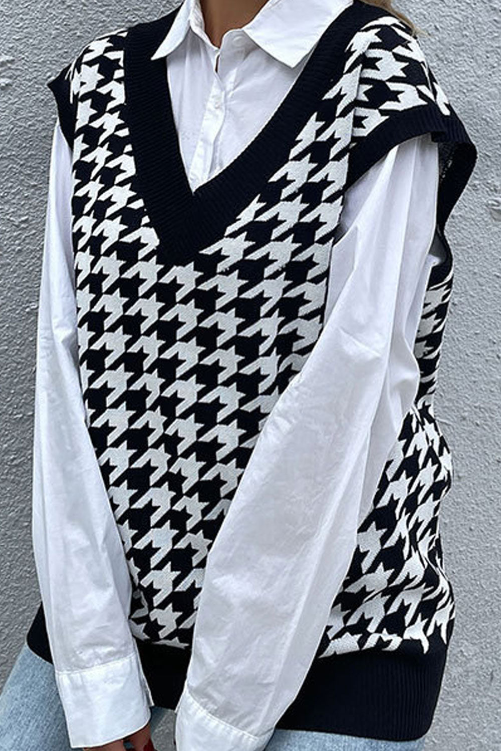 Women Trendy Lattice Pattern Deep V-Neck Winter Pullover Sleeveless Fashion Sweater