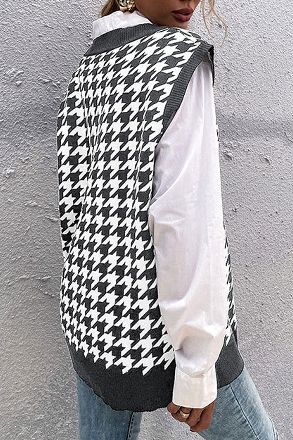 Women Trendy Lattice Pattern Deep V-Neck Winter Pullover Sleeveless Fashion Sweater