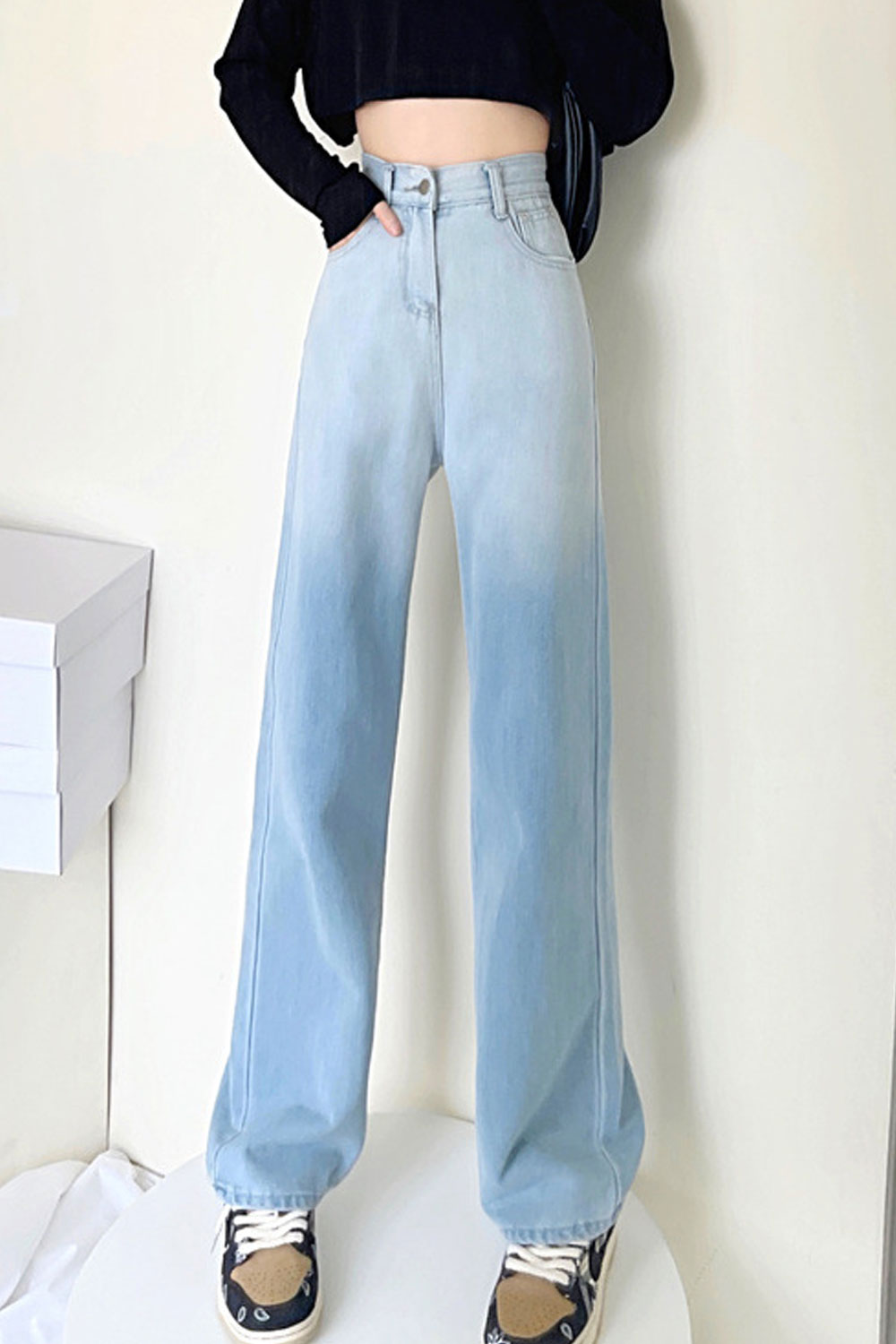 Women Elegent Gradient Pattern Restful High-Waist Durable Belt Loops Pockets Designed Denim Jeans