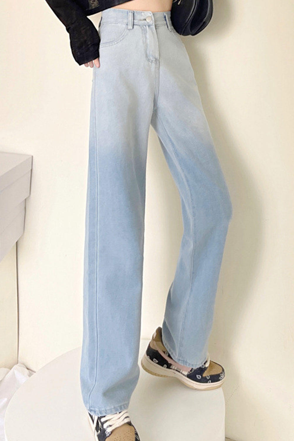 Women Elegent Gradient Pattern Restful High-Waist Durable Belt Loops Pockets Designed Denim Jeans
