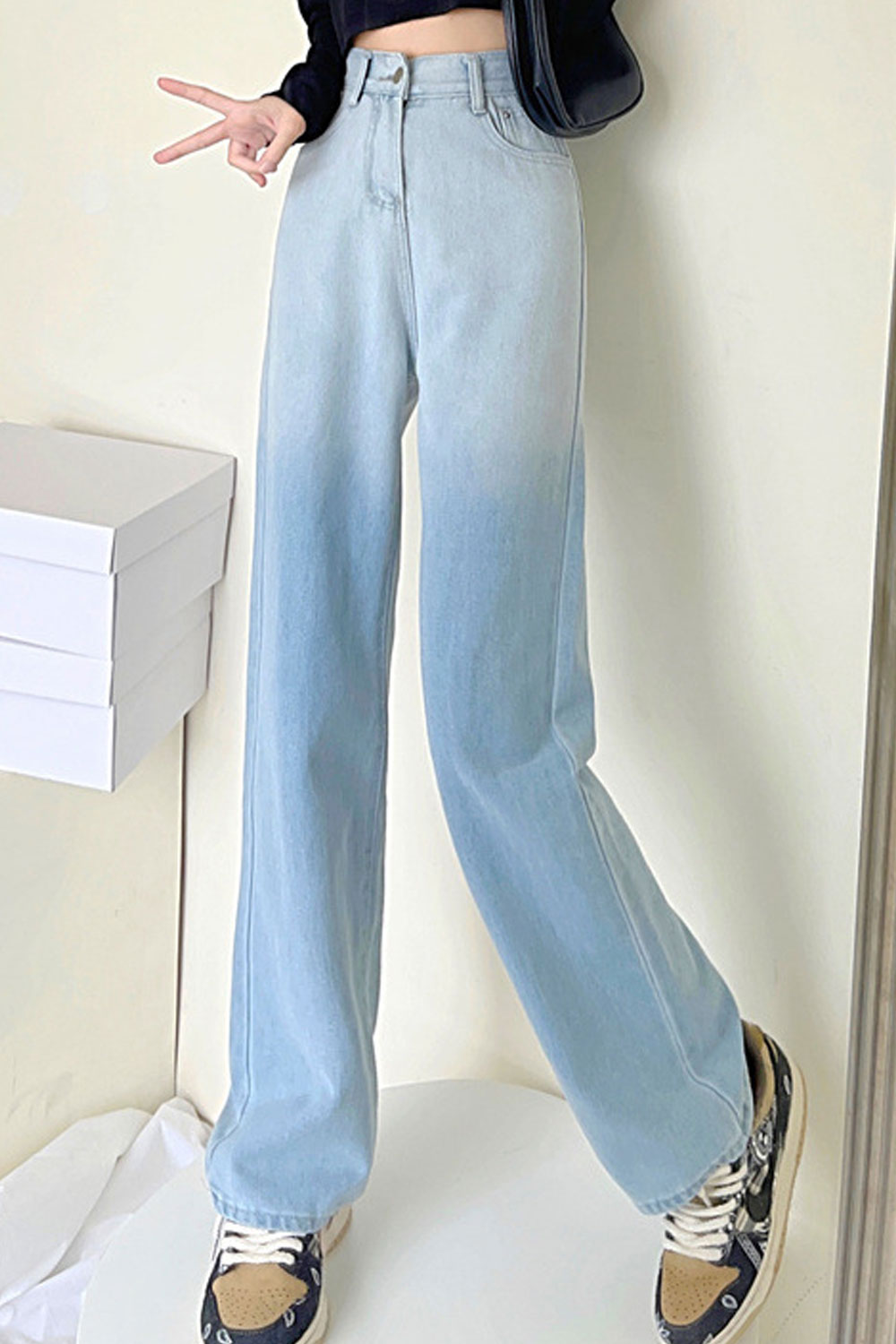 Women Elegent Gradient Pattern Restful High-Waist Durable Belt Loops Pockets Designed Denim Jeans