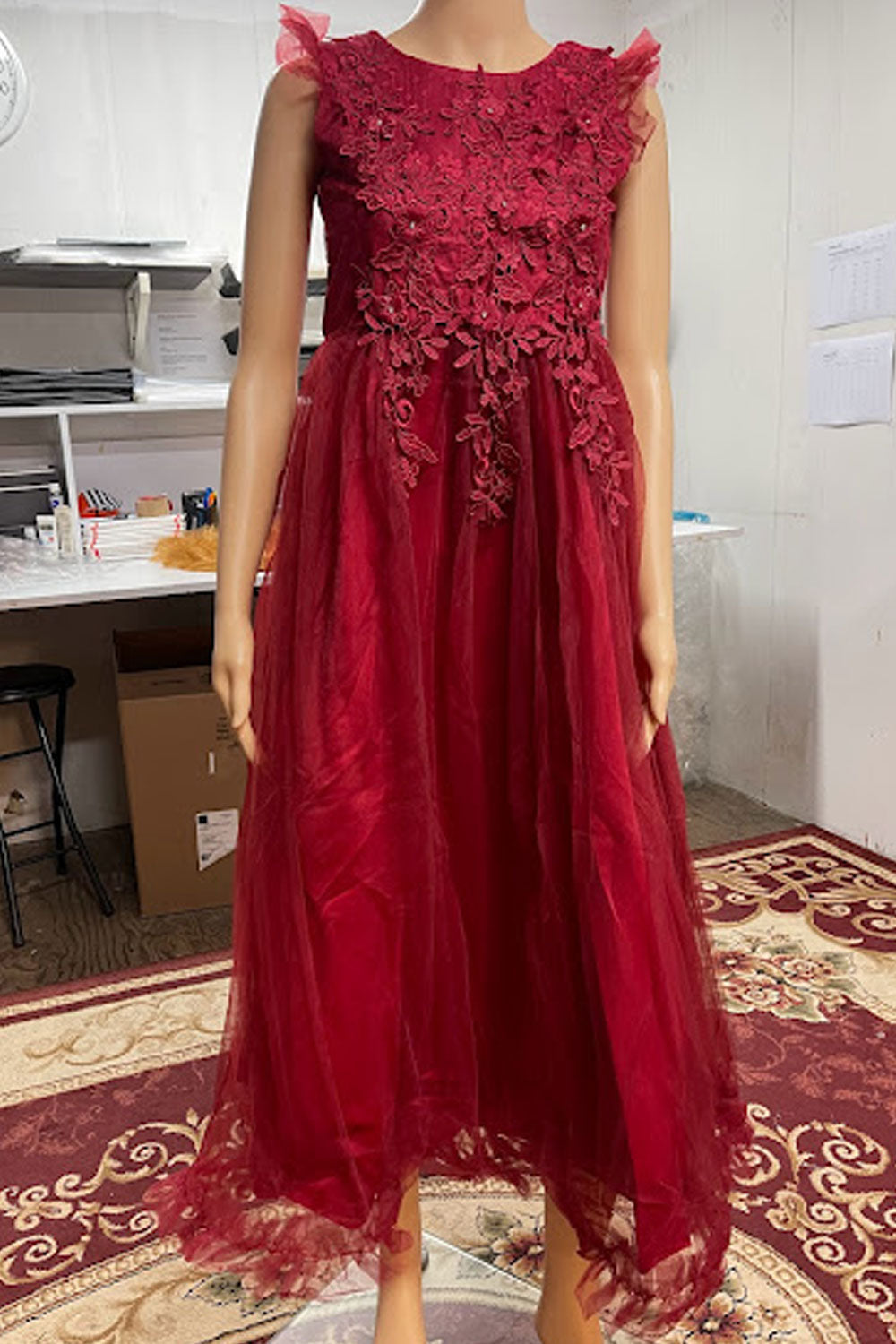 Women Superb Mid-Length Lace Decorated Round Neck Sleeveless A-Line Party Evening Dress
