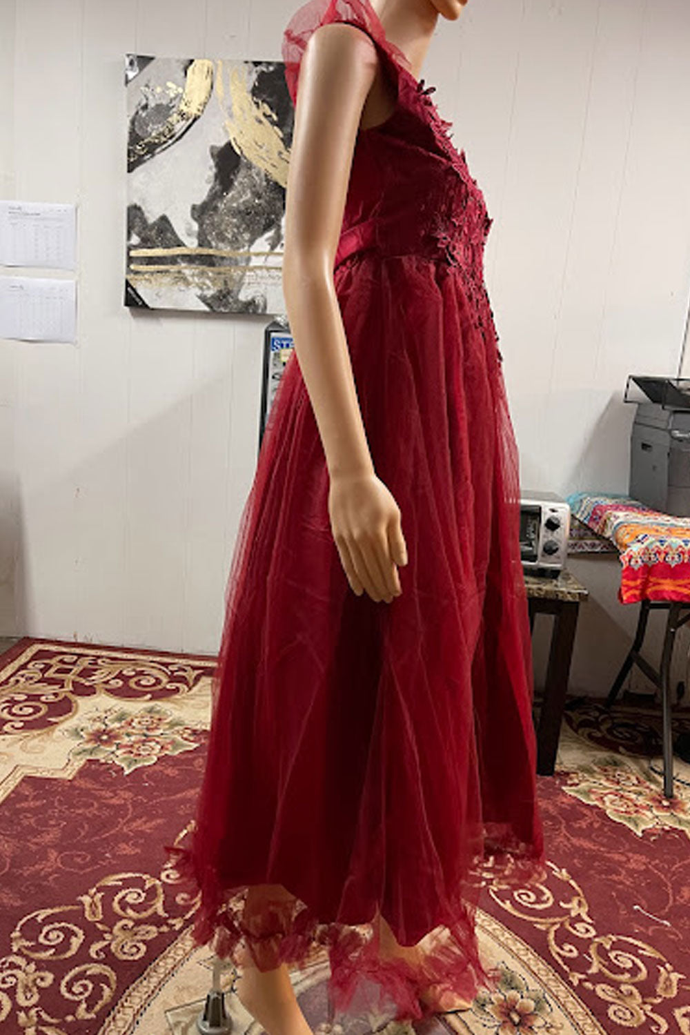 Women Superb Mid-Length Lace Decorated Round Neck Sleeveless A-Line Party Evening Dress