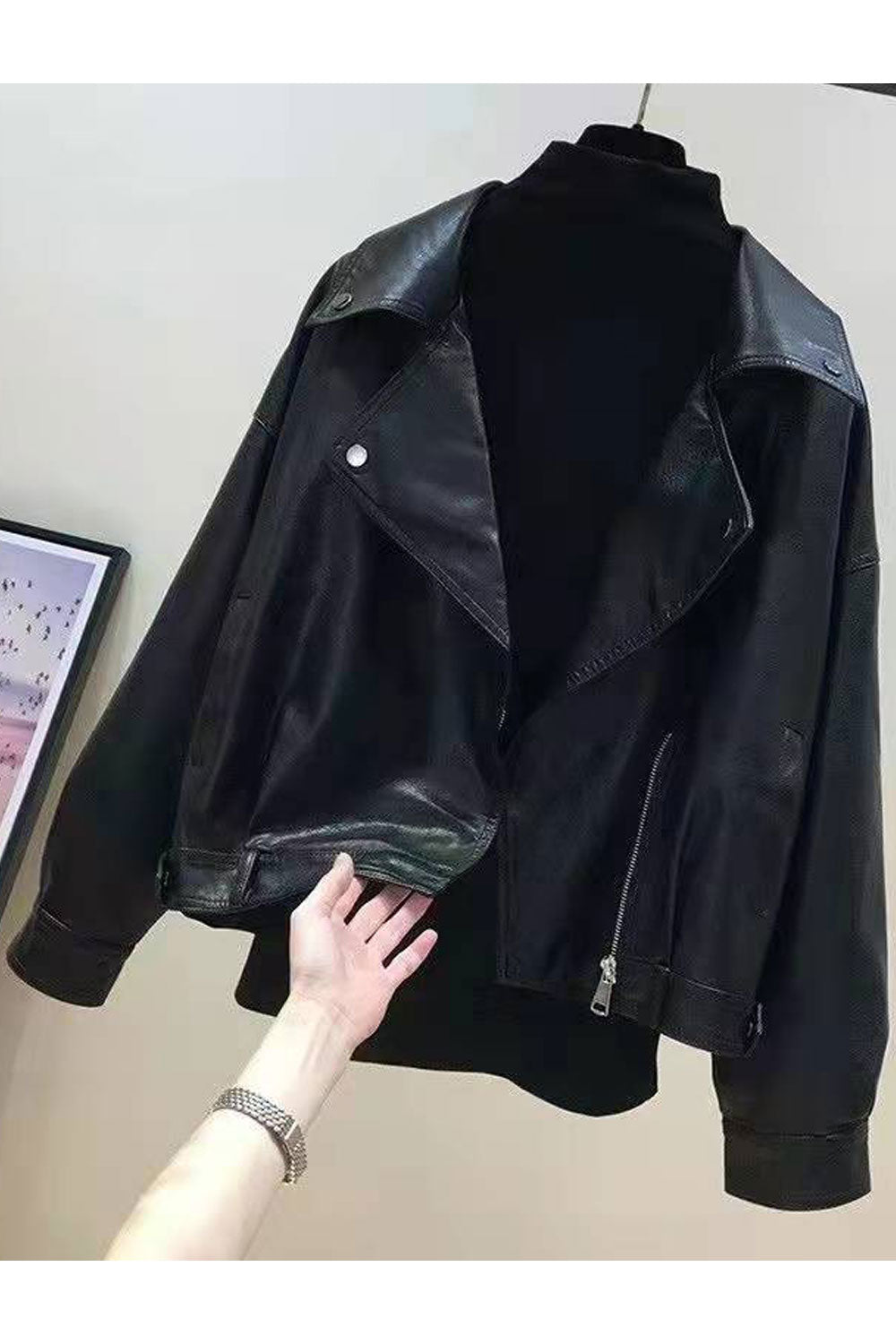 Women Sophisticated Lapel Collar Neck Buttoned Cuf Side Straight Zip Pocket & Cross Zip Fastener Snug Winter Leather Jacket