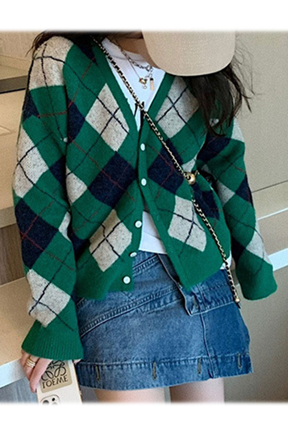 Women Elegant Styled Contrast Colored Diamond knit Cardigan