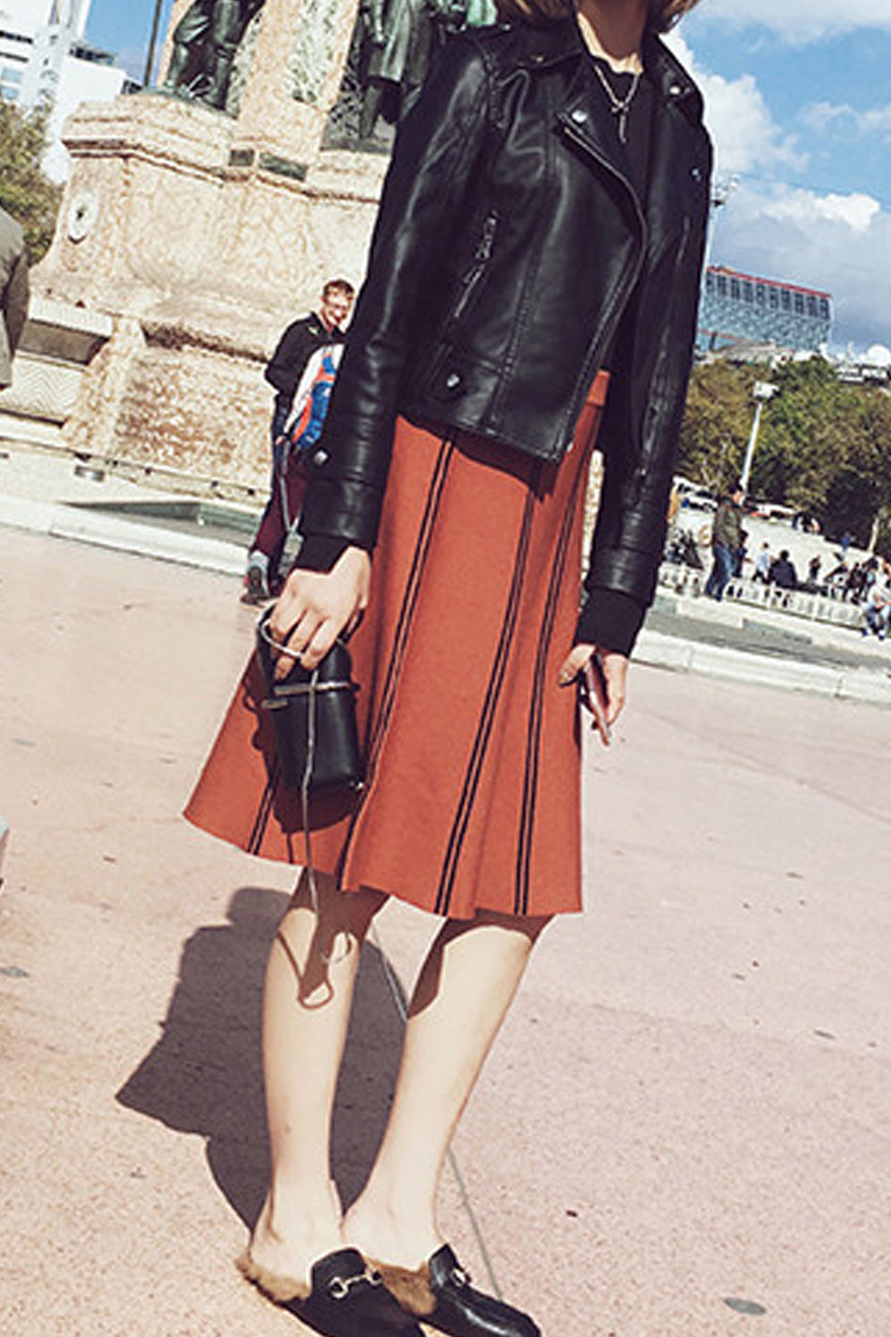 Women Fashionable Solid Colored Zipper Closure Leather Jacket