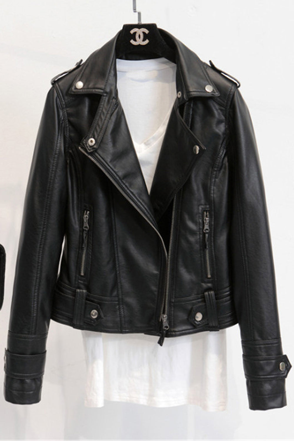 Women Regular Fit Long Sleeve Lapel Collar Neck Trendy Leather Jacket