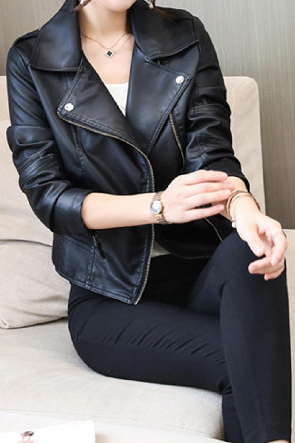 Women Elegant Regular Fit Style Long Sleeve Solid Pattern Winter Leather Jacket