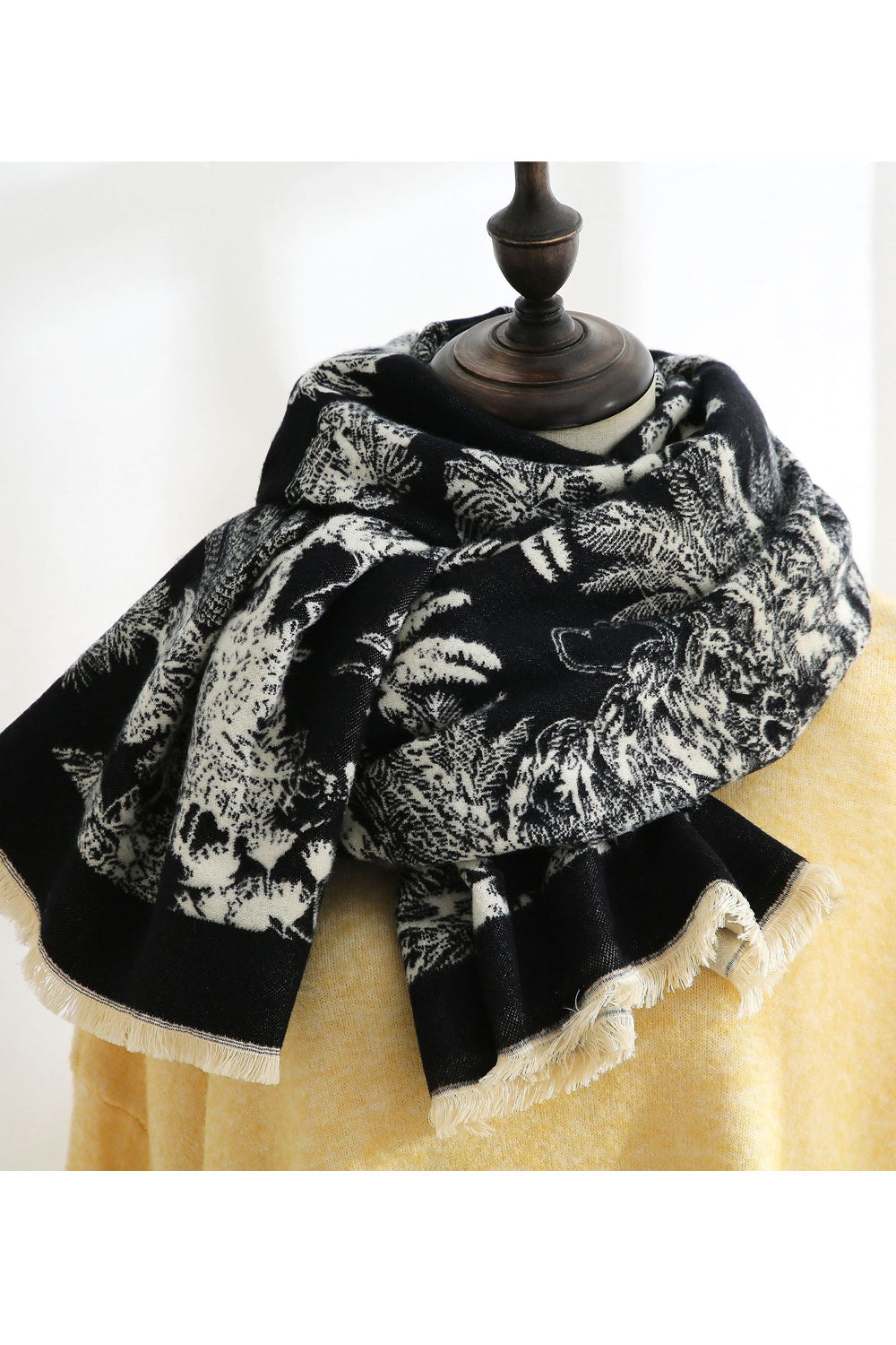 Women Beautiful Printed Pattern Thin Cashmere Material Winter Scarf