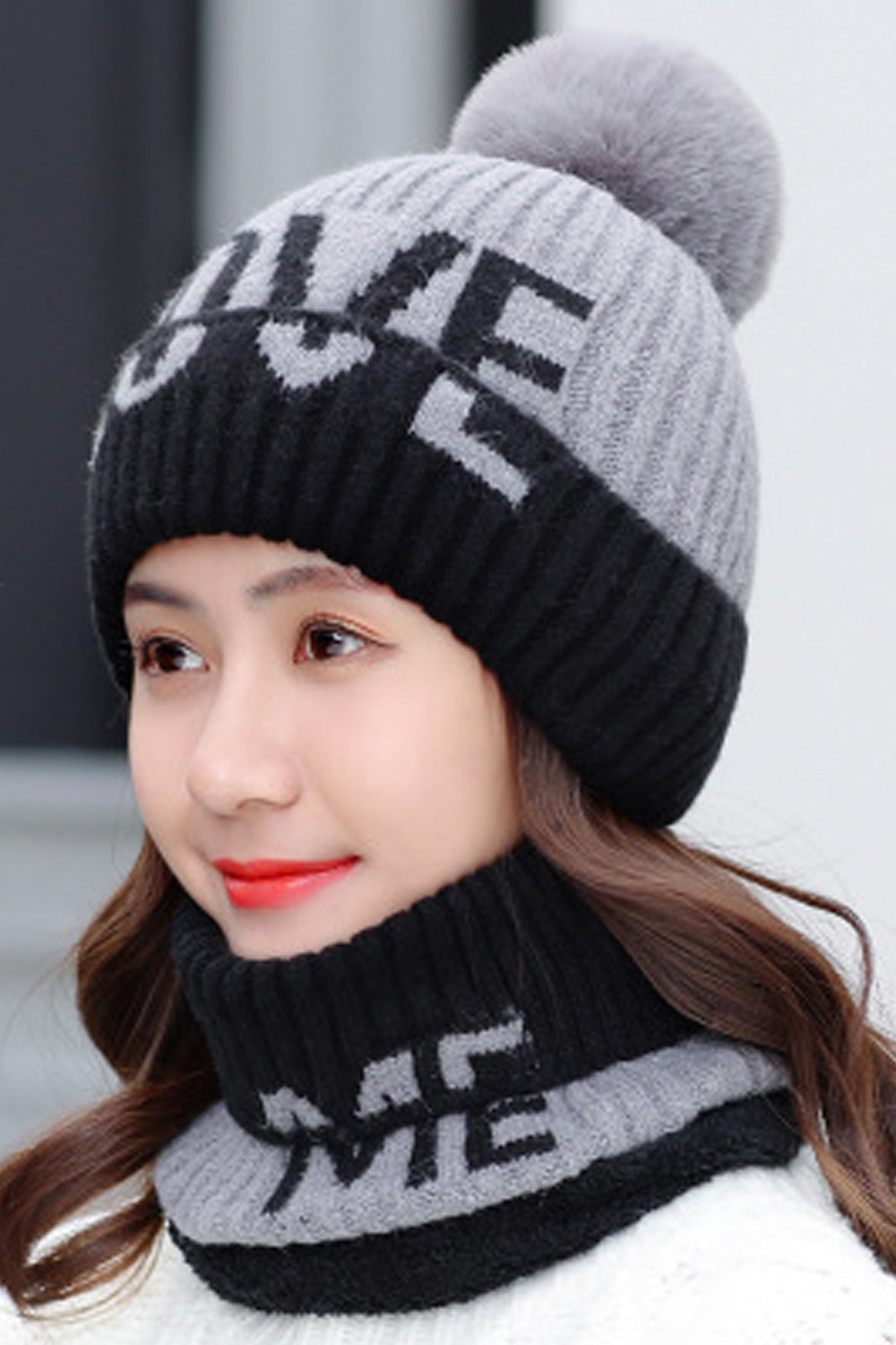 Women Casual Outdoor Hairball Decorated Warm Knitted Hat