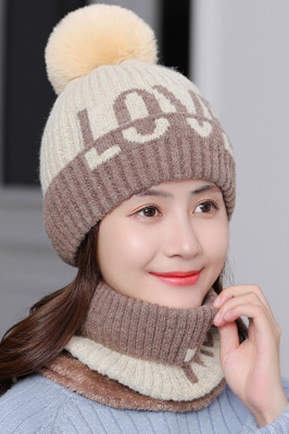Women Casual Outdoor Hairball Decorated Warm Knitted Hat