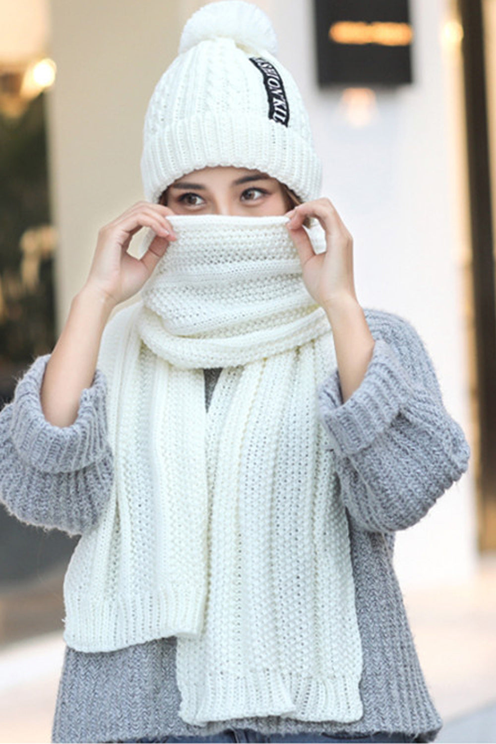 Women Classic Solid Pattern Warm Windproof Knitted Hat
