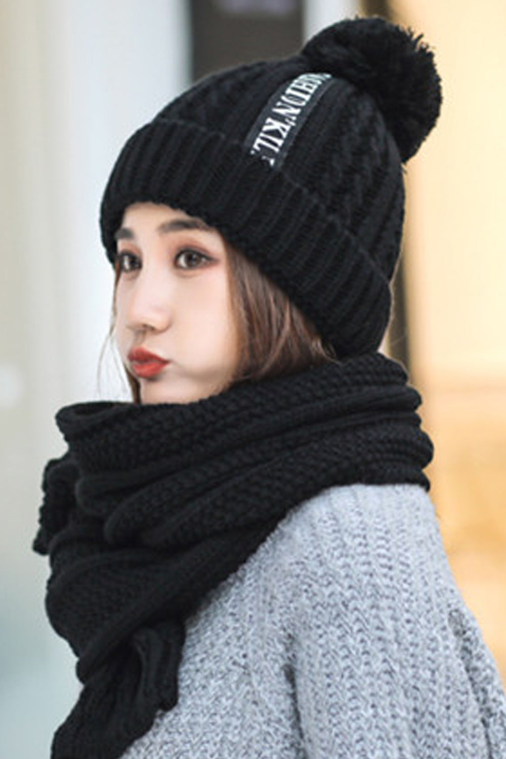Women Classic Solid Pattern Warm Windproof Knitted Hat