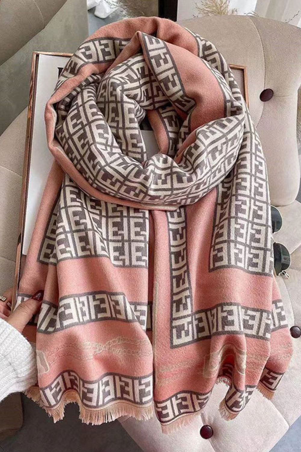 Women Fashionable Geomatric Pattern Thick & Warm Cashmere Shawl