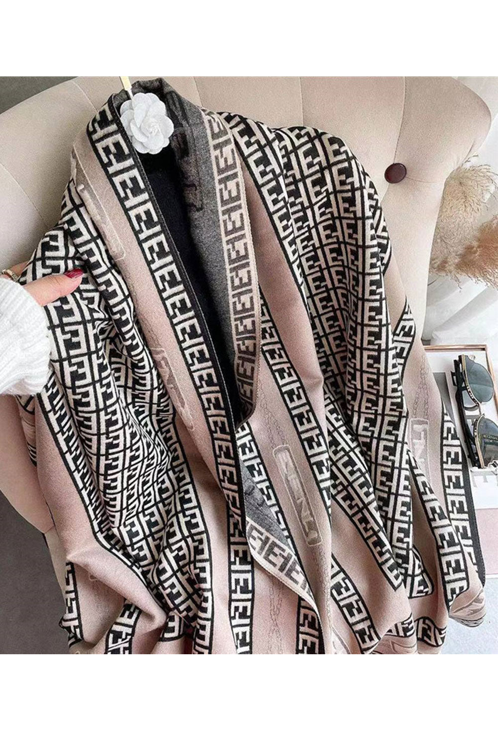 Women Fashionable Geomatric Pattern Thick & Warm Cashmere Shawl