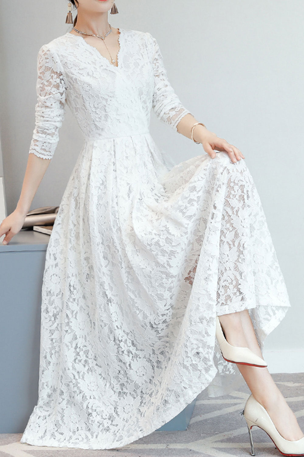 Women Lace Decorated Long Sleeve Dress