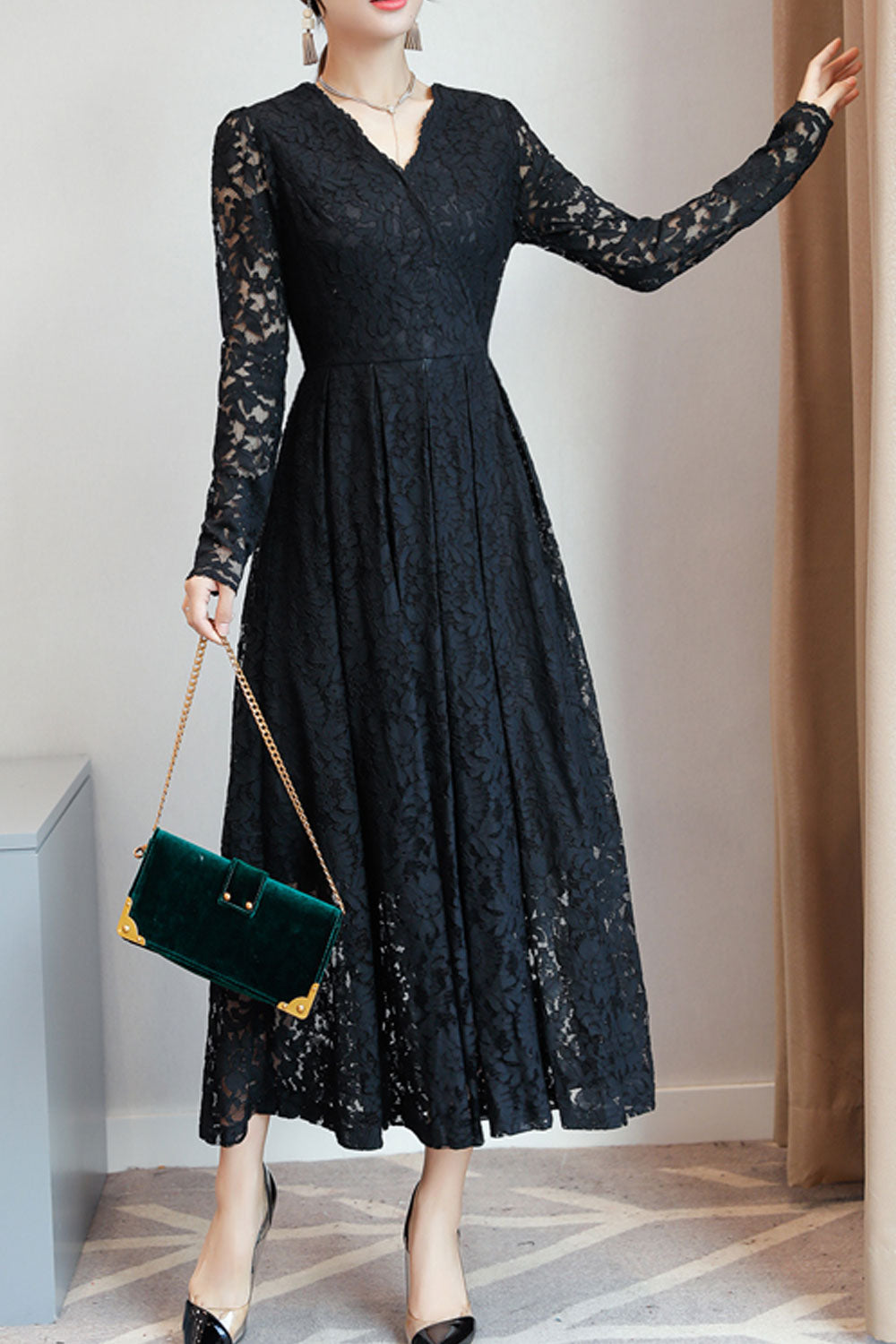 Women Lace Decorated Long Sleeve Dress