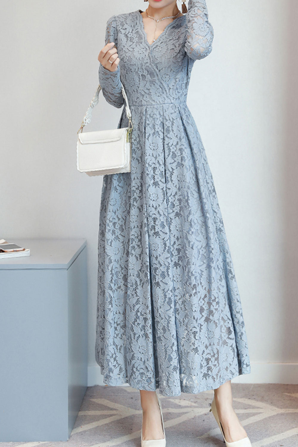 Women Lace Decorated Long Sleeve Dress