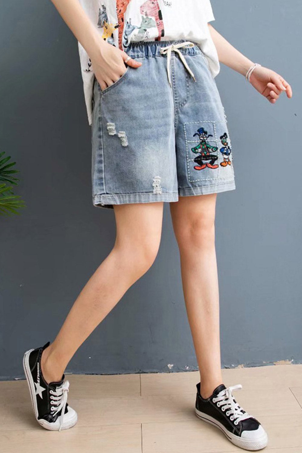 Women Lovely Cartoon Embroidered Loose Side Pockets Fashionable Denim Short
