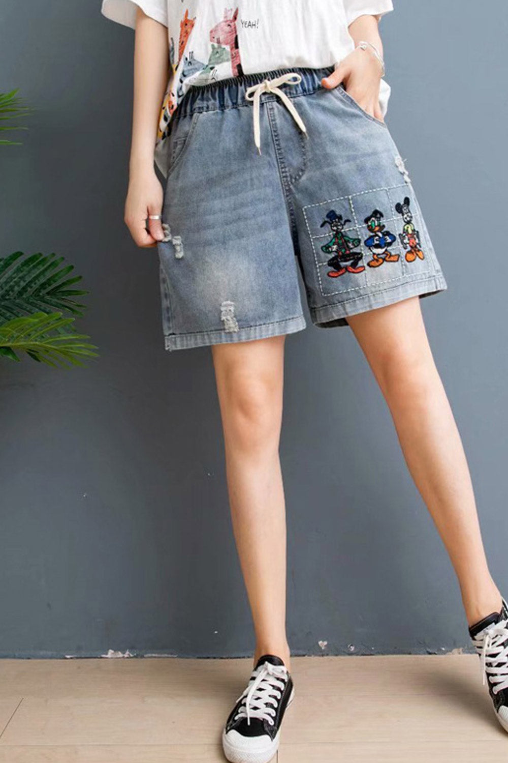 Women Lovely Cartoon Embroidered Loose Side Pockets Fashionable Denim Short