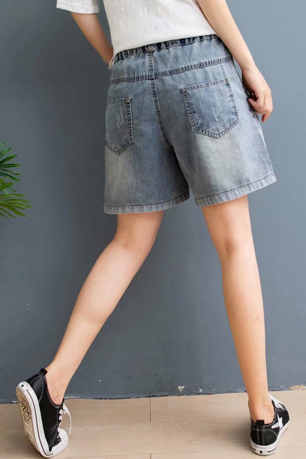 Women Lovely Cartoon Embroidered Loose Side Pockets Fashionable Denim Short