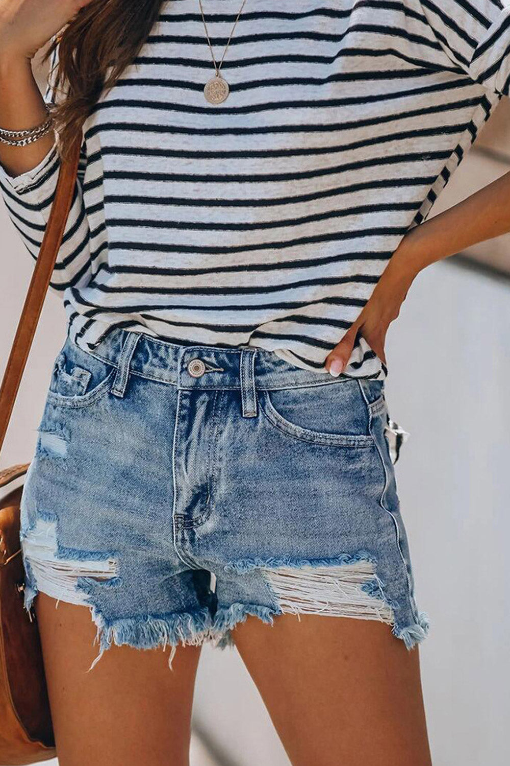 Women Shredded Hem Pocket Style Summer Fashion Short