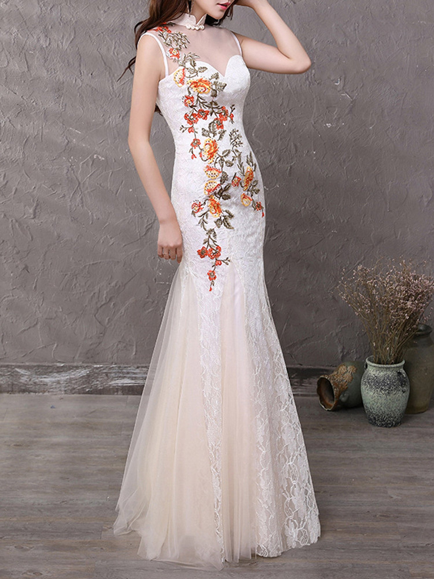 Women Pretty High Neck Sleeveless Wedding Dress
