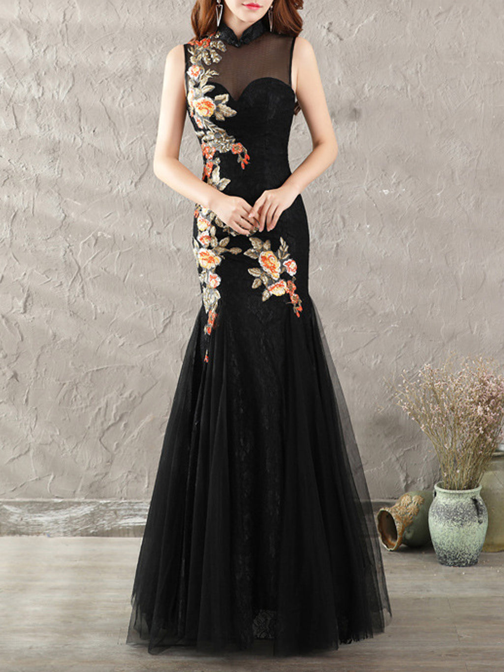 Women Pretty High Neck Sleeveless Wedding Dress