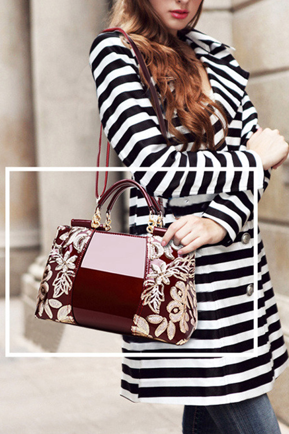 Womebn Sequin Decorated Zipper Handbag