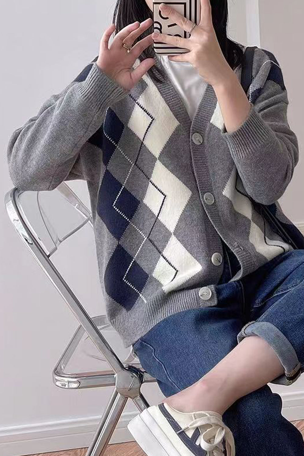 Women Awesome Diamond Pattern Thick & Reliable Long Sleeve Button Closure Knitted Cardigan