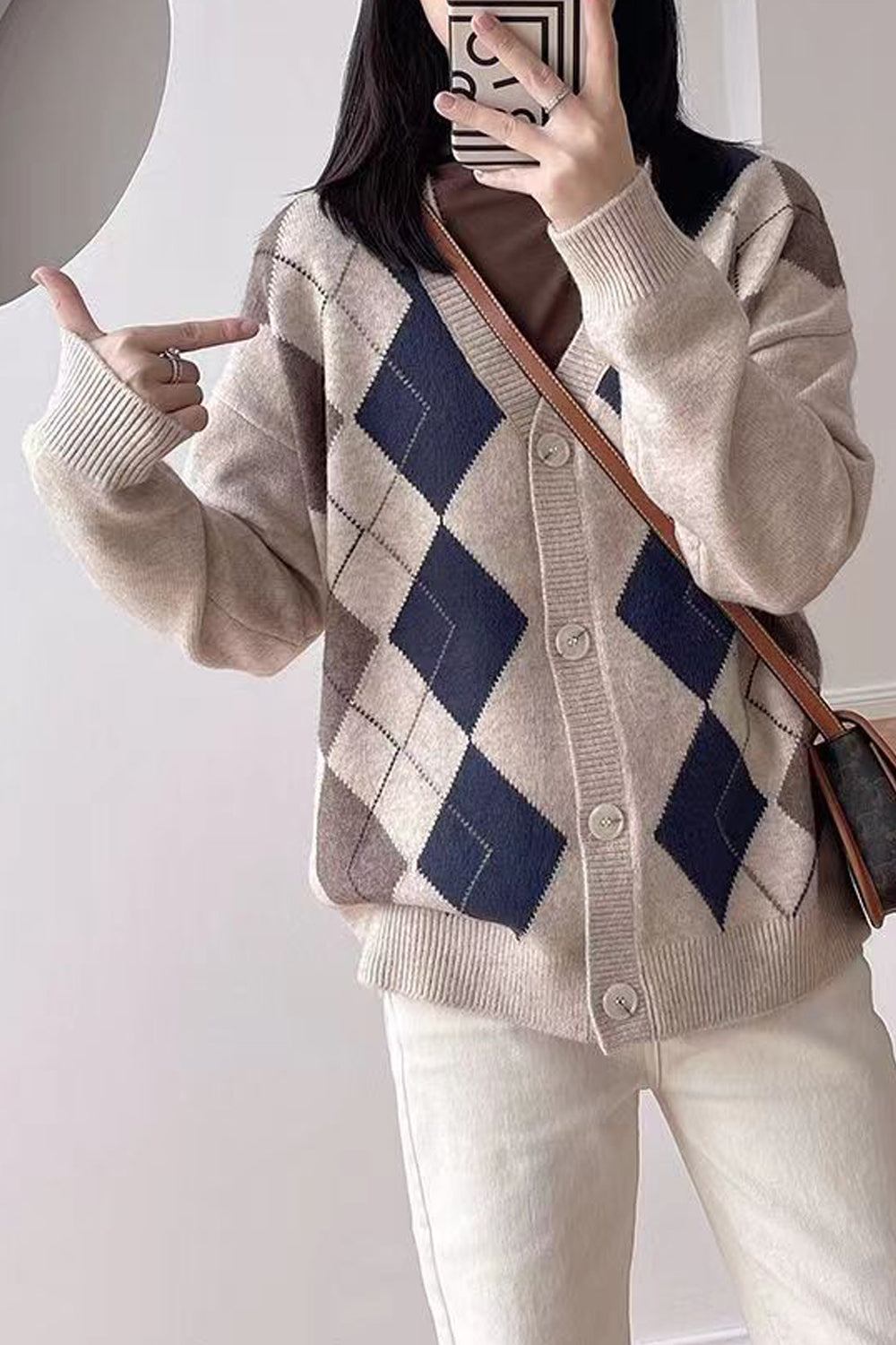 Women Awesome Diamond Pattern Thick & Reliable Long Sleeve Button Closure Knitted Cardigan