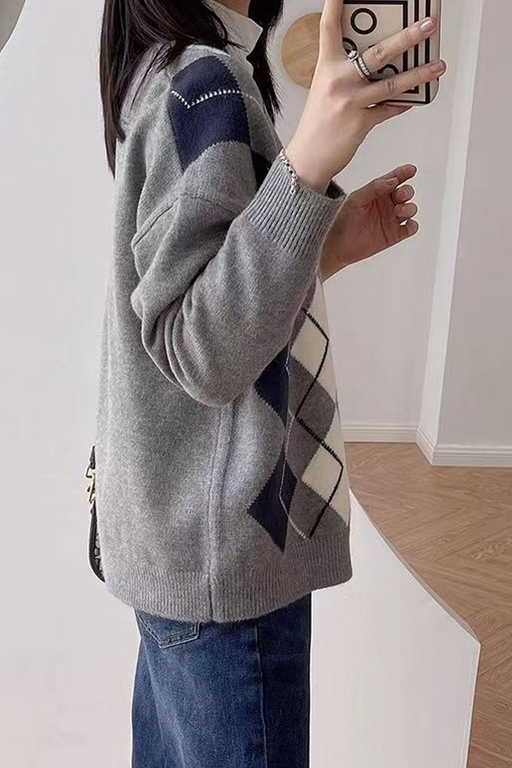 Women Awesome Diamond Pattern Thick & Reliable Long Sleeve Button Closure Knitted Cardigan
