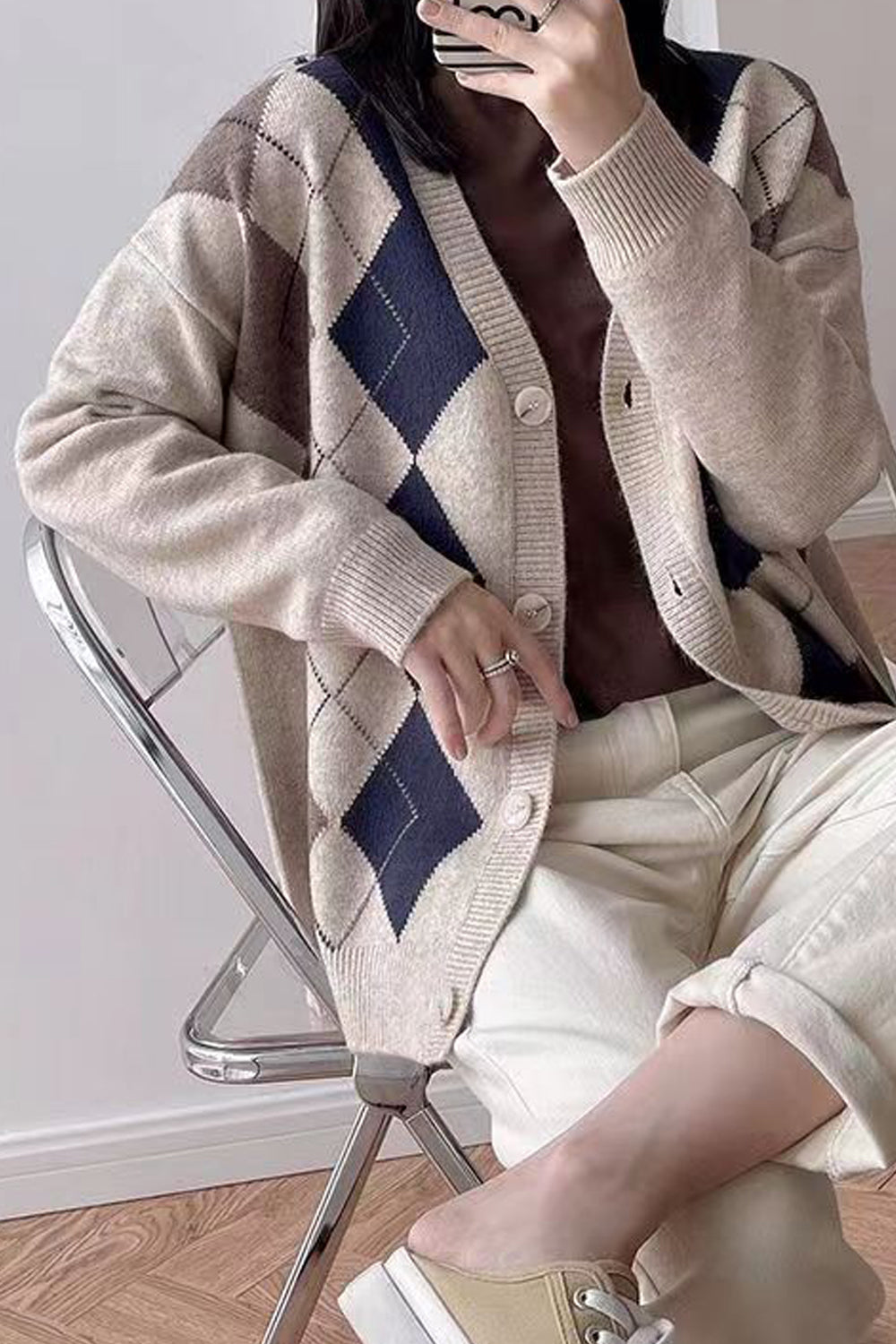 Women Awesome Diamond Pattern Thick & Reliable Long Sleeve Button Closure Knitted Cardigan