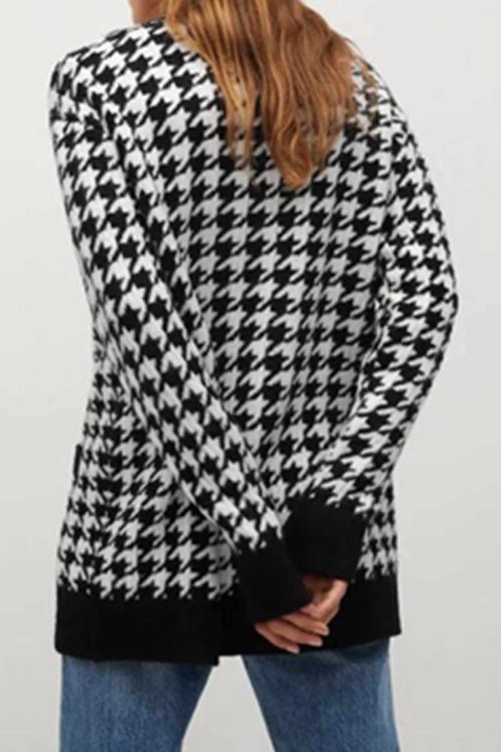Women Superb Printed Pattern Fine Pockets V-Neck Button Closure Knitted Warm Winter Cardigan