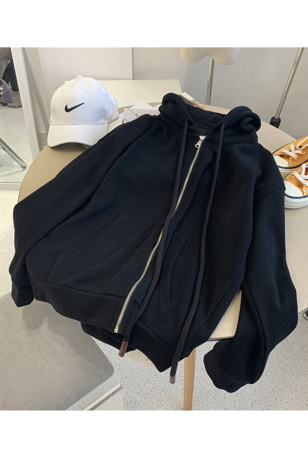 Women Relaxing Zipper Closure Comfortable Kangaroo Pockets Hooded Neck Winter Loose Hoodie