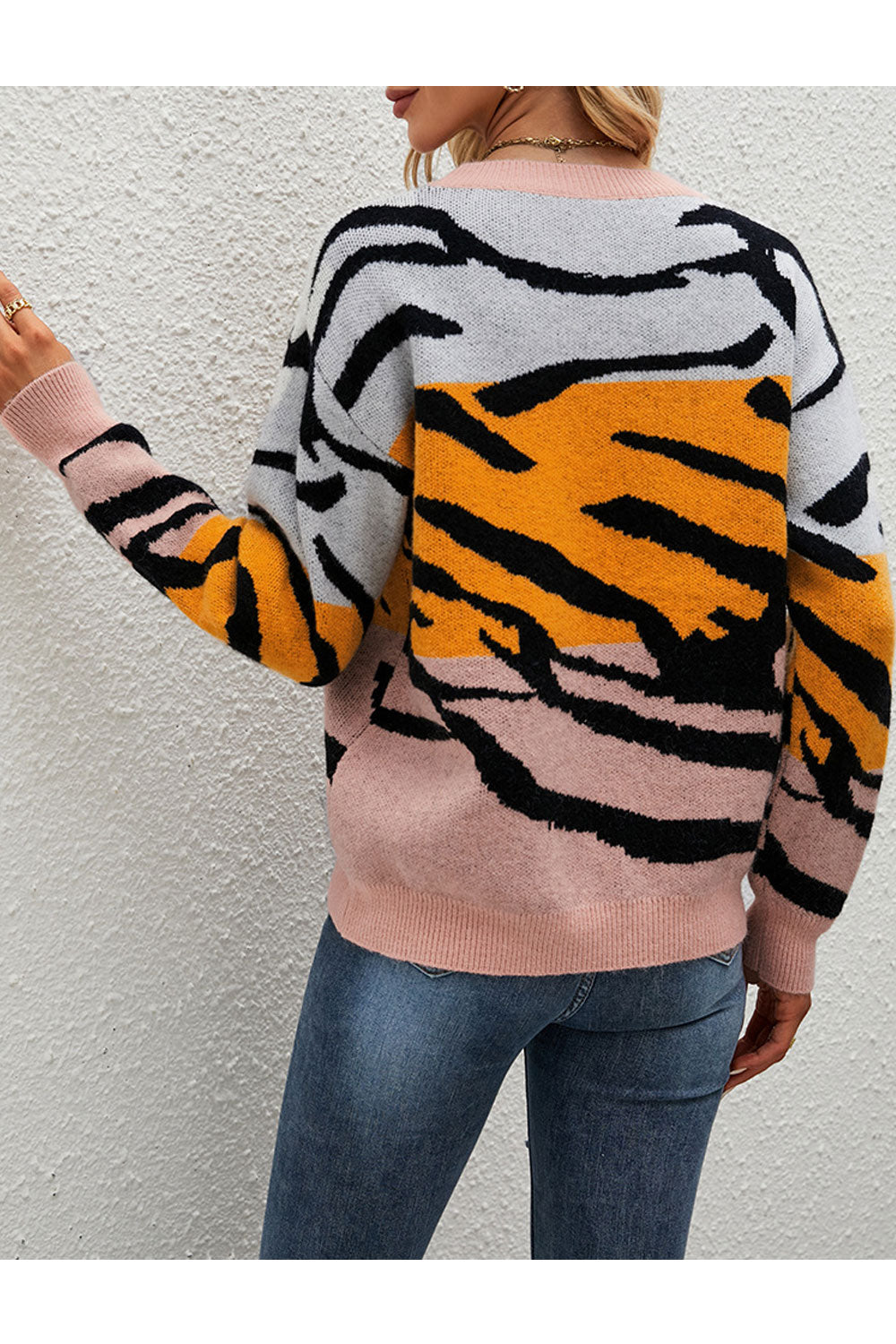 Women Fashionic Long Sleeve Tiger Printed Round Neck Awesome Knitted Winter Sweater