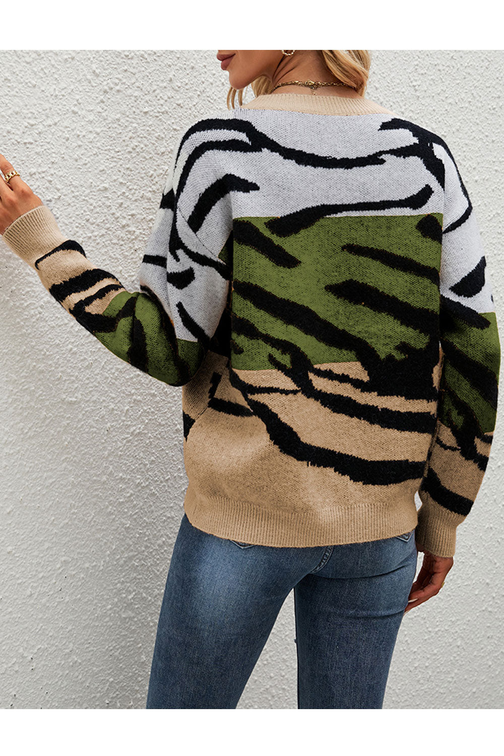 Women Fashionic Long Sleeve Tiger Printed Round Neck Awesome Knitted Winter Sweater