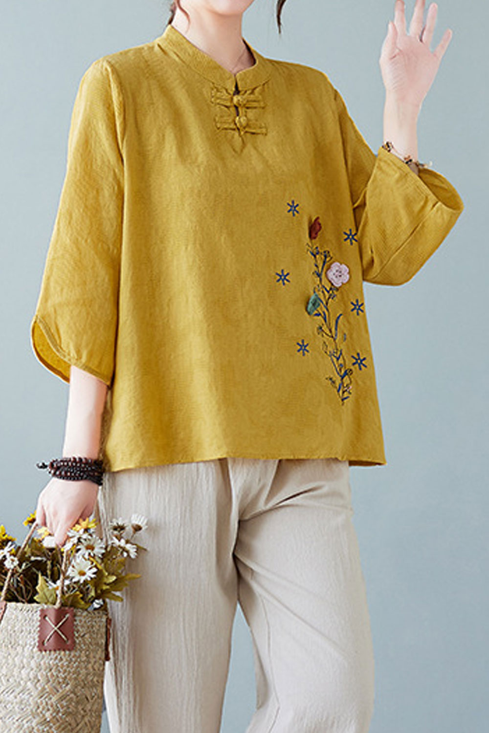 Women New Fashion Beautiful Cotton Linen Retro Buckle Stand-up Collar Three Quarter Sleeves Three-Dimensional Embroidery Flower