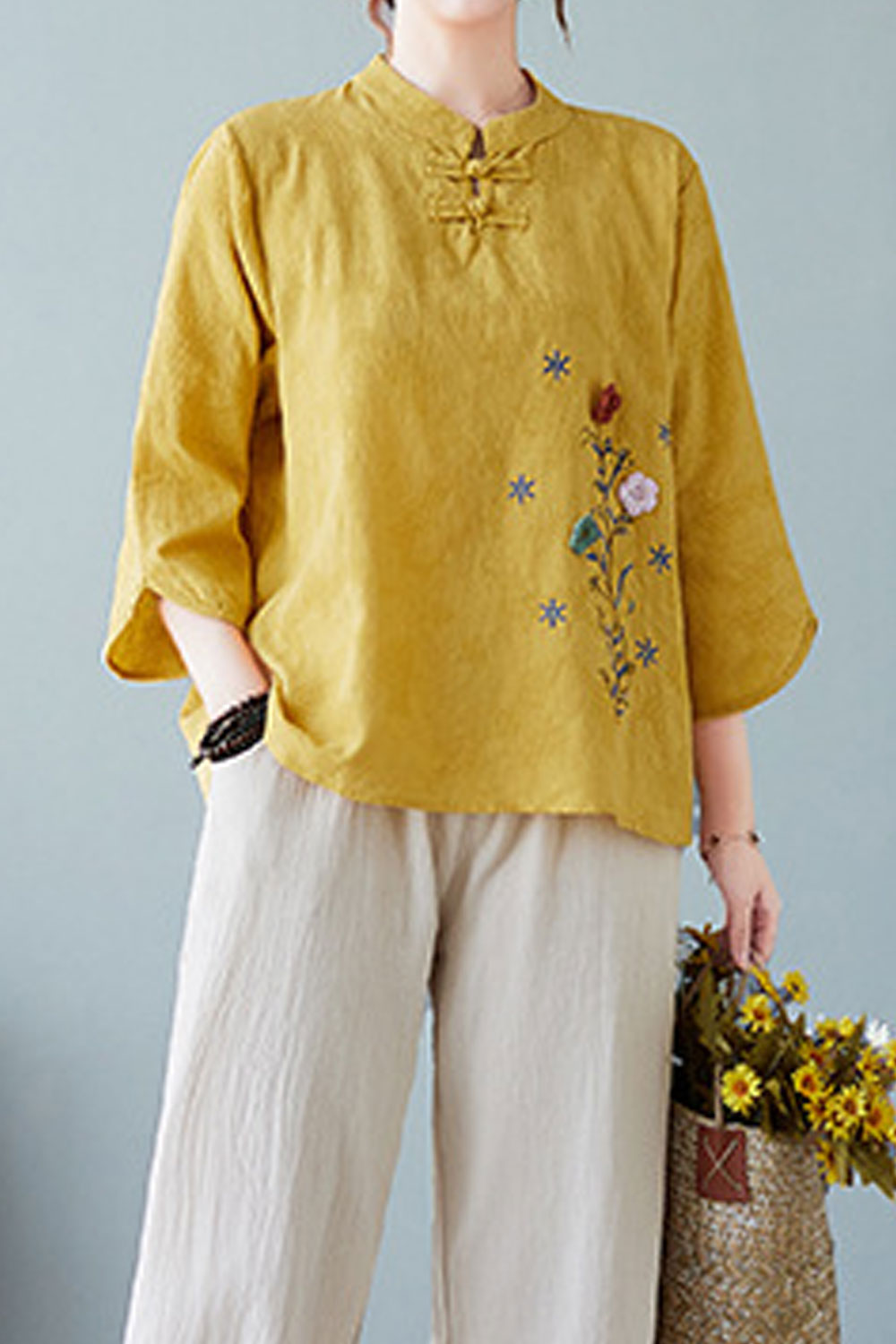 Women New Fashion Beautiful Cotton Linen Retro Buckle Stand-up Collar Three Quarter Sleeves Three-Dimensional Embroidery Flower