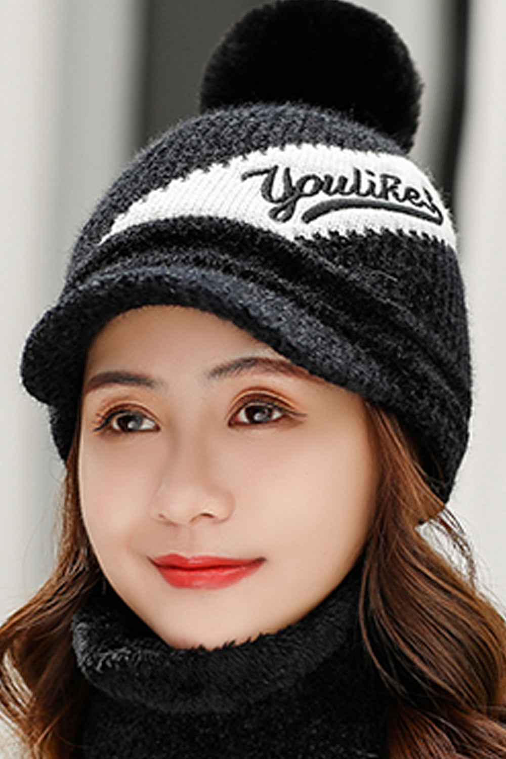 Women Contrast Color Letter Embroidered Two Piece Scarf Set Warm Cap