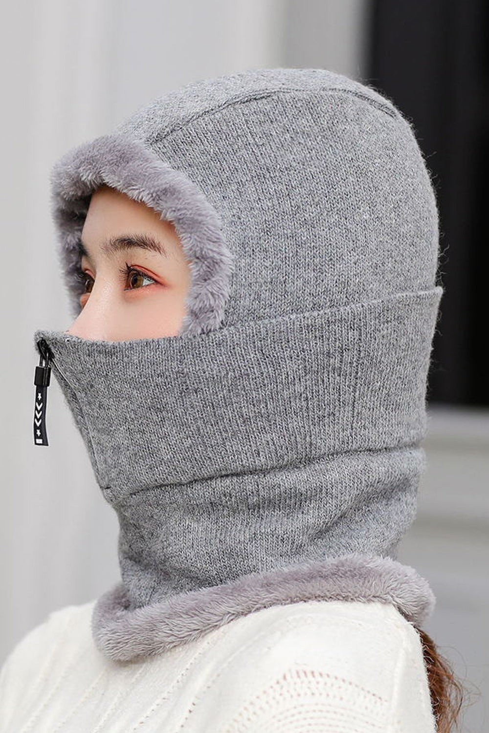 Women Elegant Solid Color Zipper Closure Bib Warm Cap
